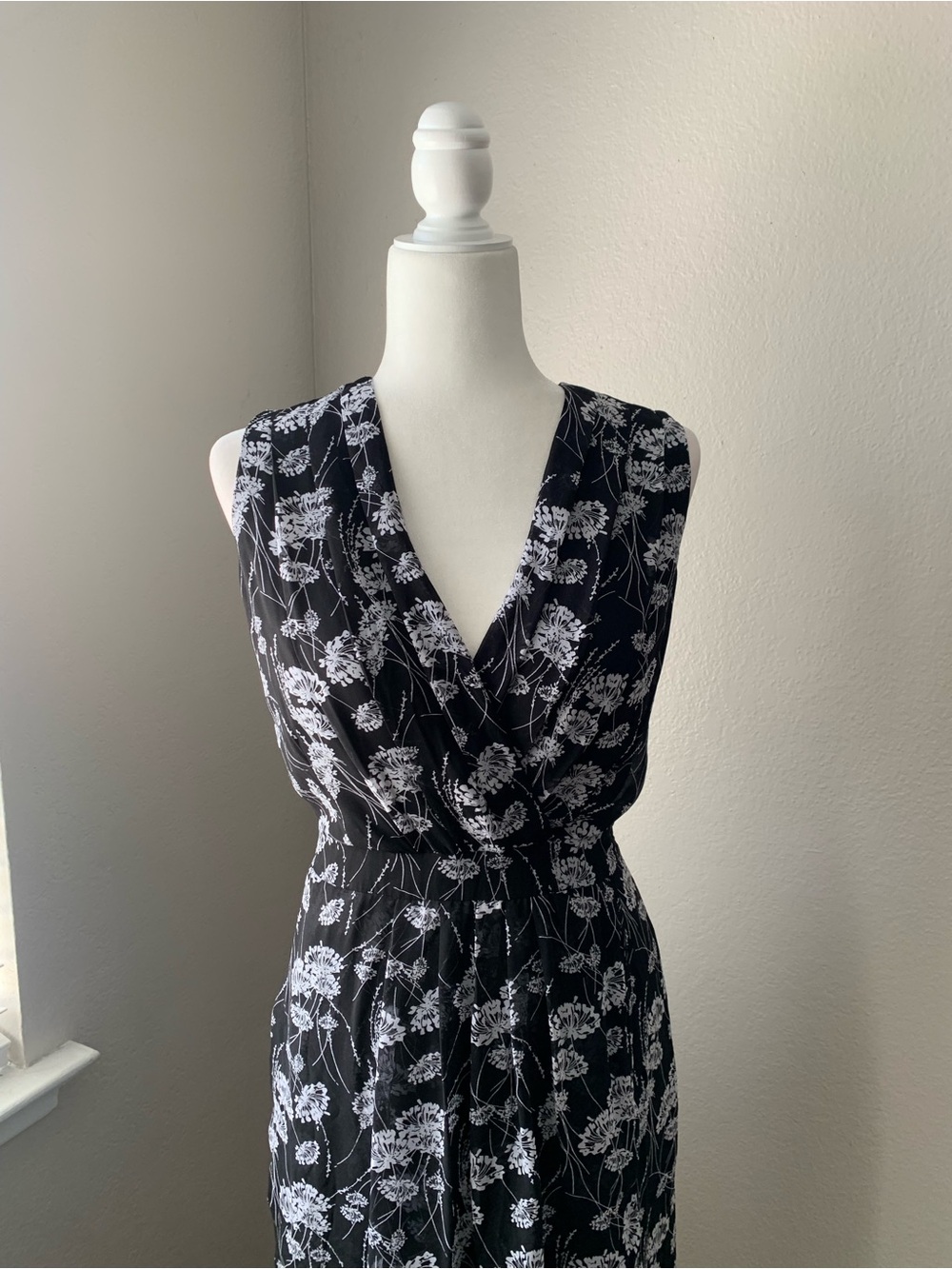 Banana Republic Black and White Floral V-Neck Mini Dress - Picture 2 of 5